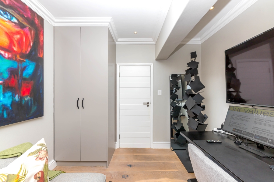 3 Bedroom Property for Sale in Sea Point Western Cape